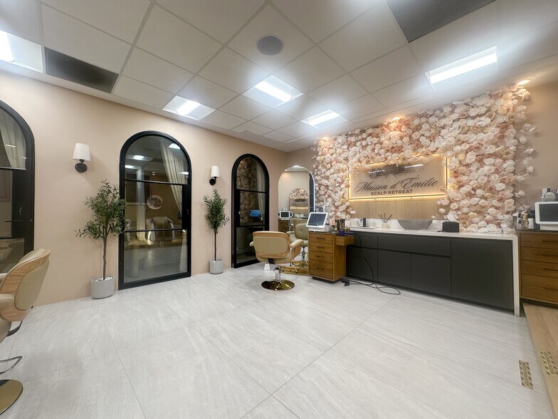 More Photos Of 7225 Melrose Ave, Los Angeles Medical For Lease