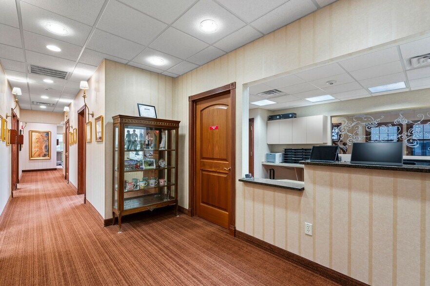 More Photos Of 29 Green St, Huntington Medical For Sale