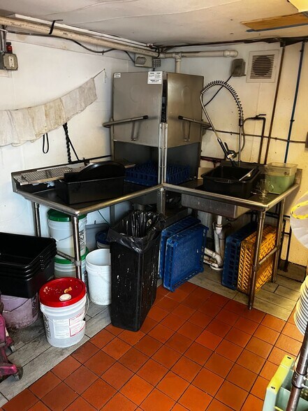 More Photos Of 910 Union Ave, Union Beach Restaurant For Sale