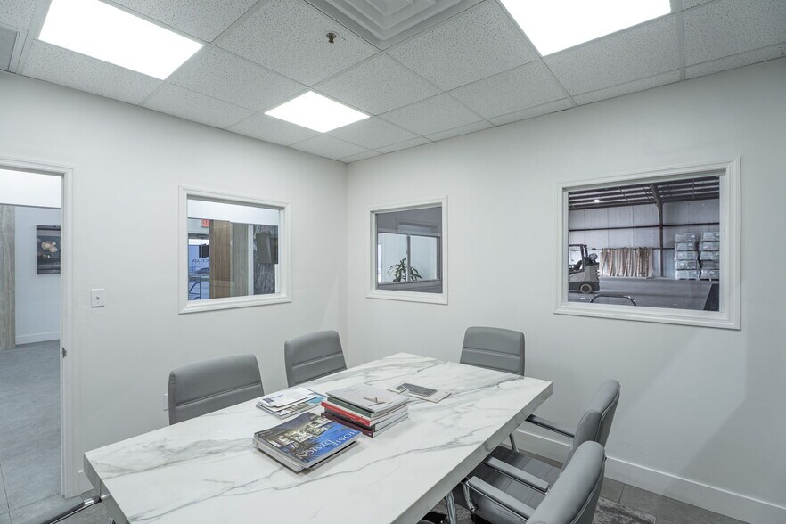 More Photos Of 3520 Old Metro Pky, Fort Myers Warehouse For Lease