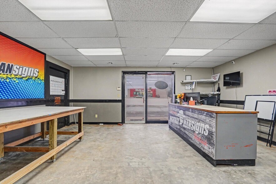 More Photos Of 603 W Rogers Blvd, Skiatook Freestanding For Sale