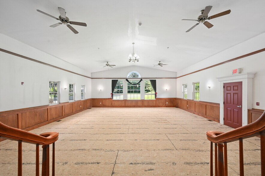 More Photos Of 56 Main St, Stamford Hotel For Sale