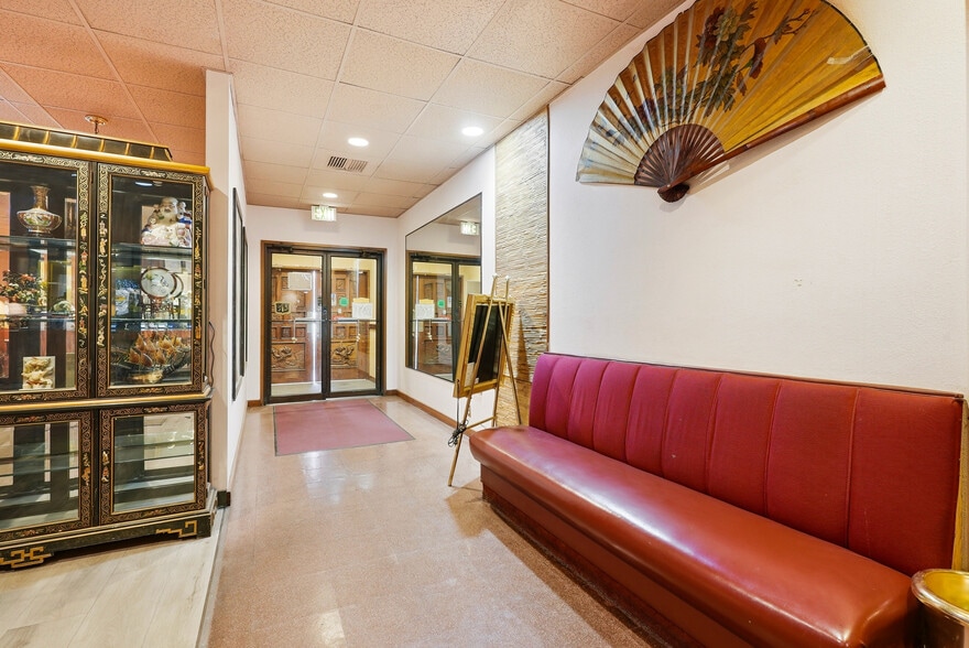 More Photos Of 9 S 1st St, Yakima Restaurant For Sale