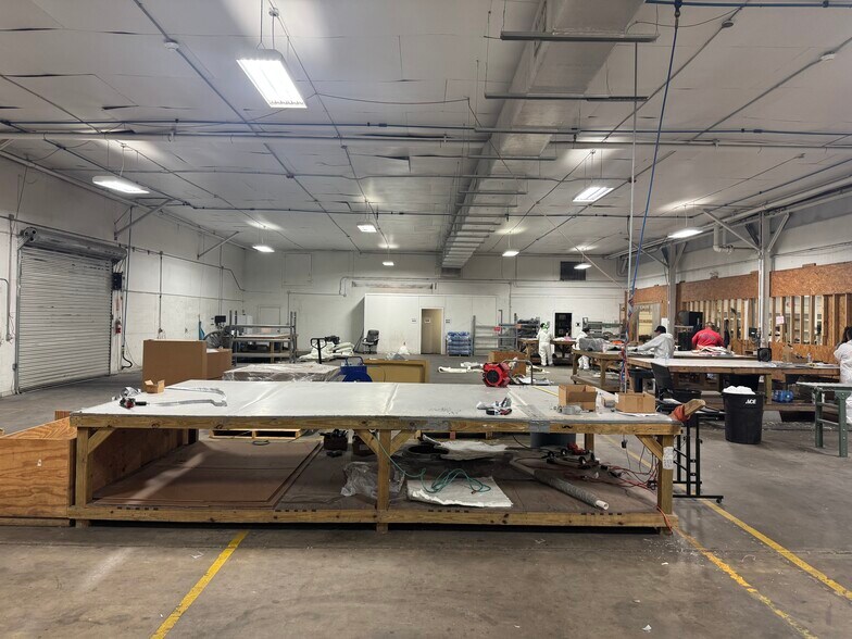 More Photos Of 1050 Detroit Ave, Nederland Distribution For Lease