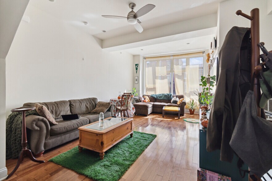 More Photos Of 1860 Frankford Ave, Philadelphia Storefront Retail Residential For Sale