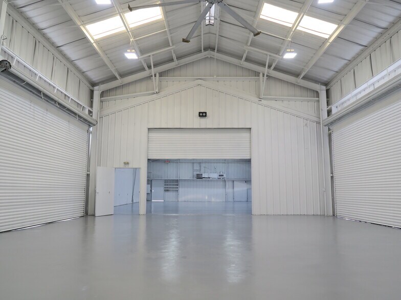 More Photos Of 5707 Schumacher Ln, Houston Auto Dealership For Lease