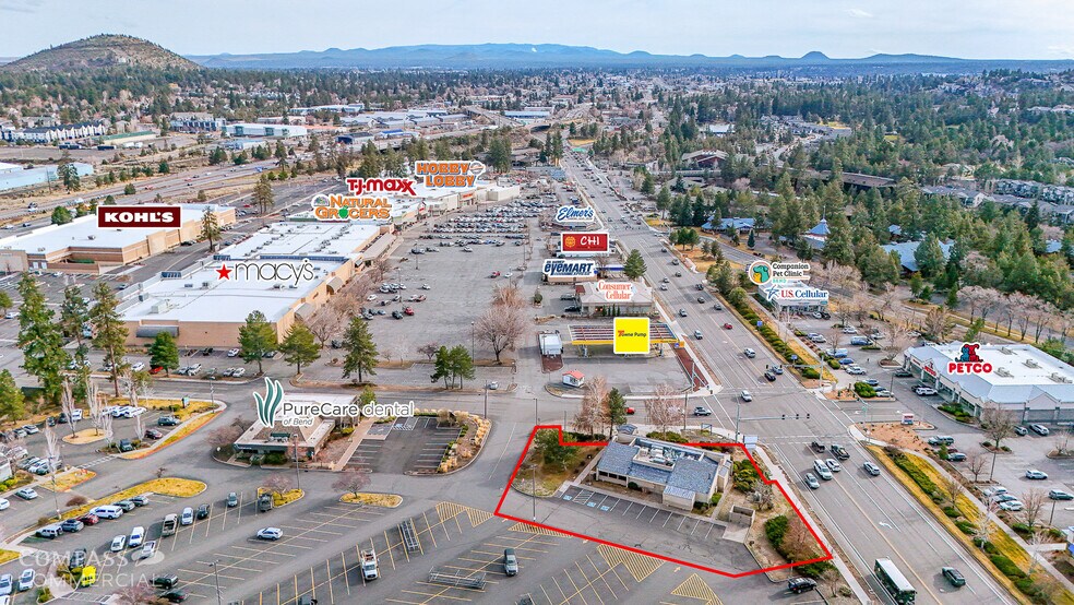 More Photos Of 30 NE Bend River Mall Dr, Bend Restaurant For Lease