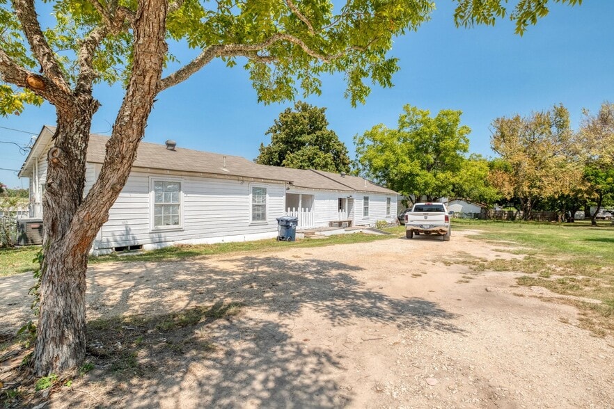 More Photos Of 1332 Cameron Ave, Rockdale Trailer Camper Park For Sale
