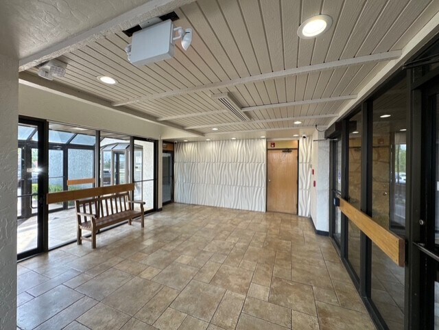 More Photos Of 2801 Parklawn Dr, Midwest City Medical For Lease