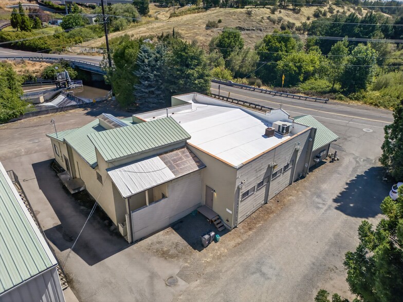 More Photos Of 1287 Oak St, Ashland Warehouse For Sale
