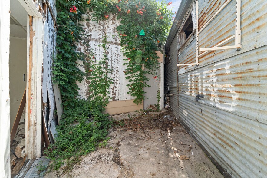 More Photos Of 2600 E Belknap St, Fort Worth Restaurant For Sale