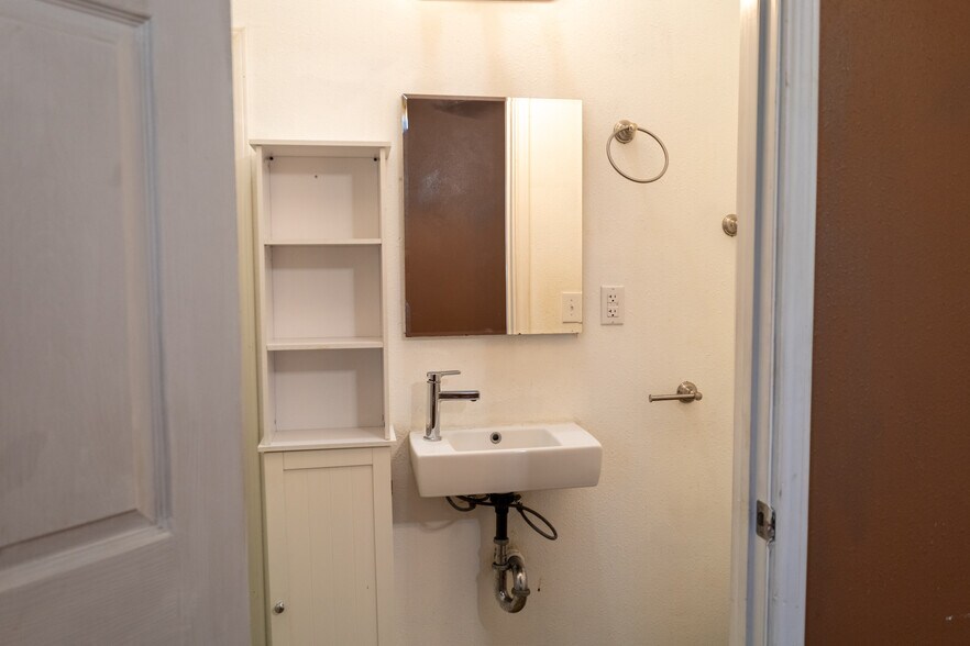 More Photos Of 416 W Palestine Ave, Palestine Office Residential For Sale