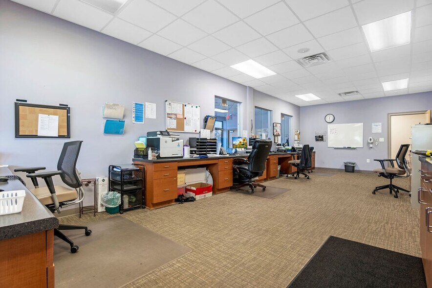 More Photos Of 4275 Western Blvd, Jacksonville Storefront Retail Office For Sale