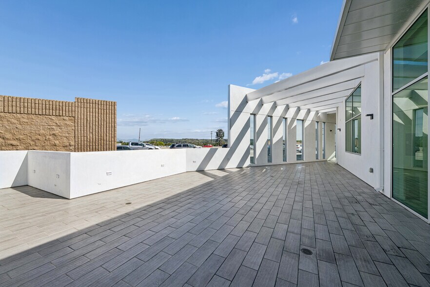 More Photos Of 11259 Washington Blvd, Culver City Office For Sale