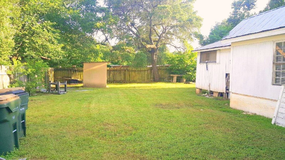 More Photos Of 601 W Center St, Kyle Coworking Space