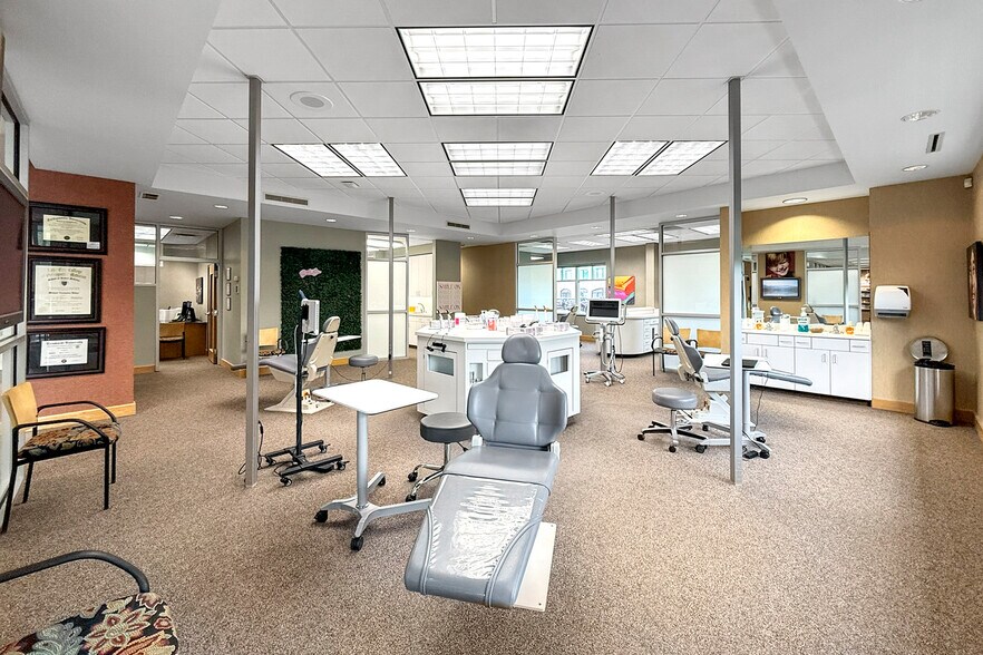 More Photos Of 6105 NW 86th St, Johnston Medical For Sale