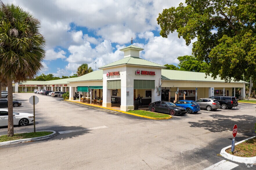 More Photos Of 7841-7899 Pines Blvd, Pembroke Pines Supermarket For Sale