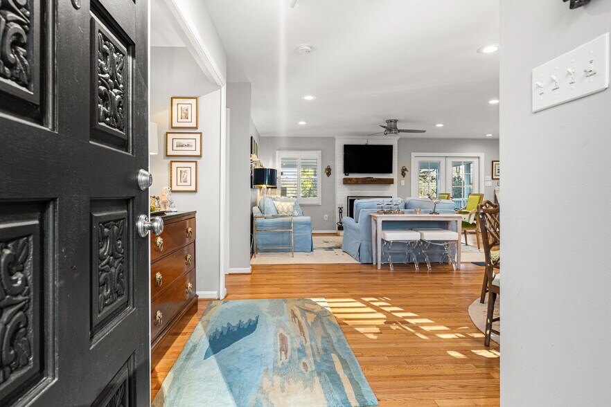 More Photos Of 97 Currell Cove Ln, White Stone Specialty For Sale