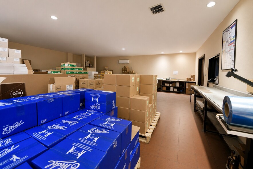 More Photos Of 585 Meserole St, Brooklyn Warehouse For Sale