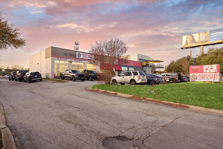 More Photos Of 5528 N Lamar Blvd, Austin Auto Repair For Lease