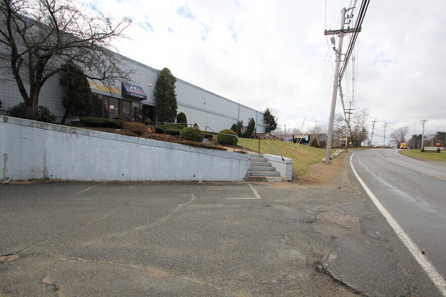 More Photos Of 66 Concord St, North Reading Light Distribution For Lease