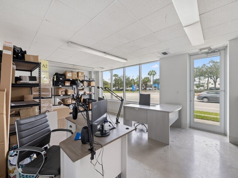 More Photos Of 675 US Highway 1, Vero Beach Warehouse For Lease
