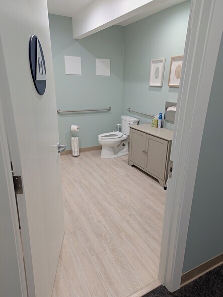 More Photos Of 465 March Ave, Healdsburg Medical For Lease