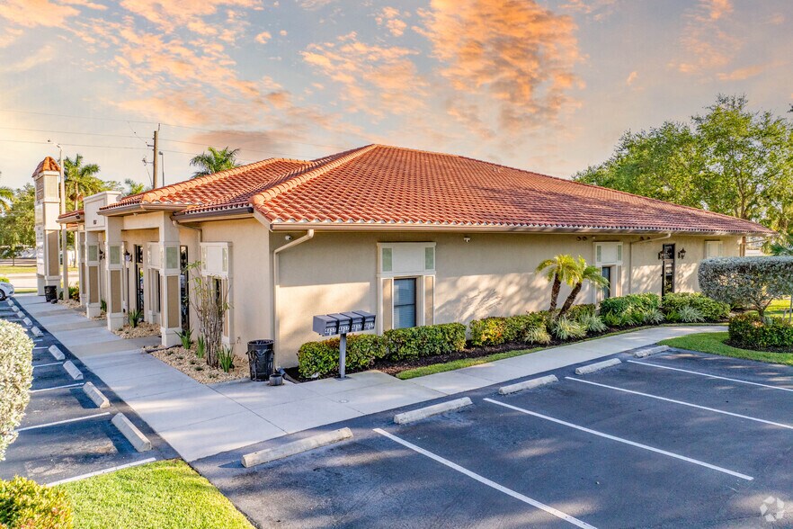 More Photos Of 4857 Palm Beach Blvd, Fort Myers Office For Lease