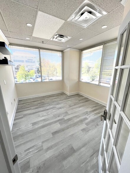 More Photos Of 20 Pidgeon Hill Dr, Sterling Medical For Lease