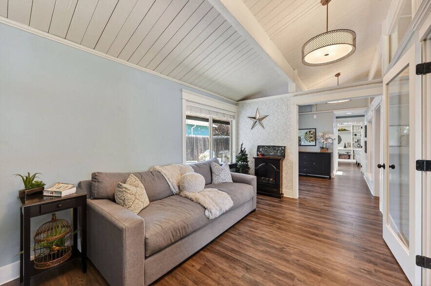 More Photos Of 1720 NE 4th St, Bend Office For Sale