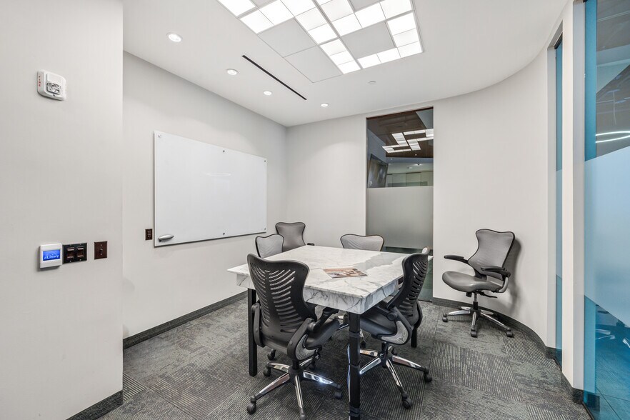 More Photos Of 7135 E Camelback Rd, Scottsdale Coworking Space