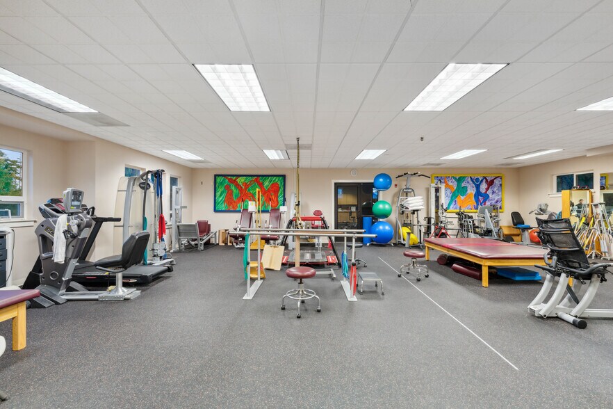 More Photos Of 1963 Thompson Rd, Coos Bay Hospital For Lease