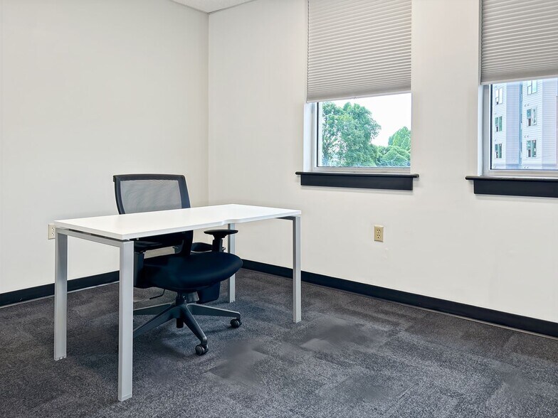 More Photos Of 2303 W Morehead St, Charlotte Coworking Space