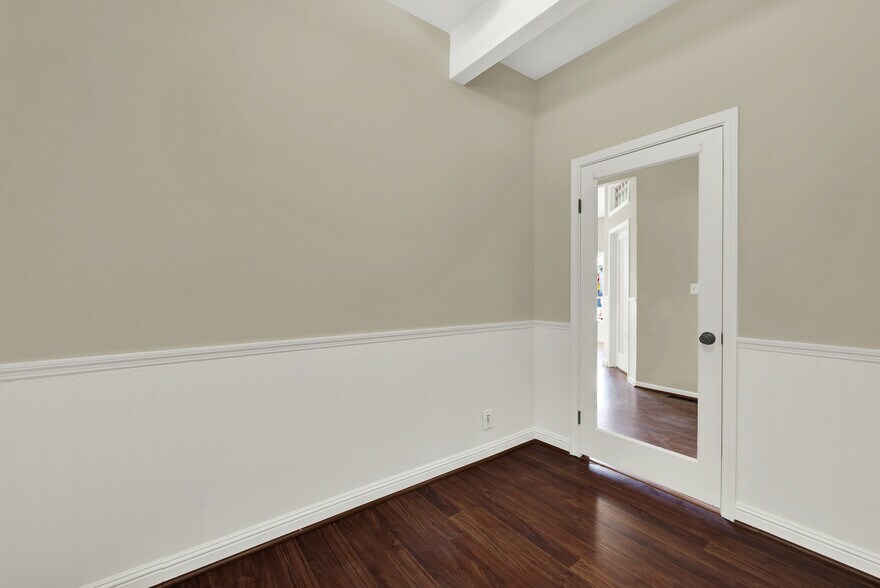 More Photos Of 354 Cernon St, Vacaville Office For Sale