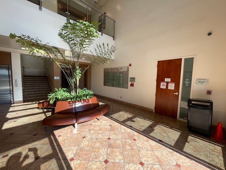 More Photos Of 9900 Stockdale Hwy, Bakersfield Medical For Lease