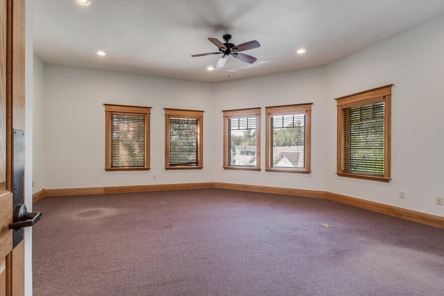 More Photos Of 512 5th St, Berthoud Office For Lease