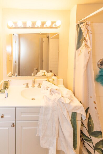 More Photos Of 401-405 S High St, Baltimore Storefront Retail Residential For Sale