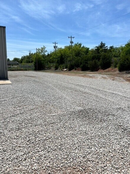 More Photos Of 6355 Boucher Dr, Edmond Showroom For Lease