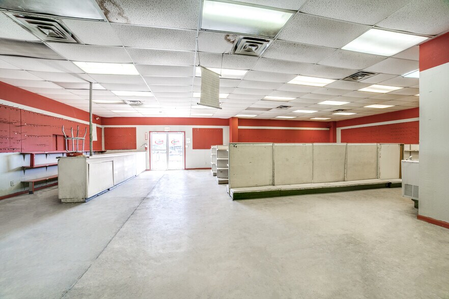 More Photos Of 6301 Mcpherson Rd, Laredo Distribution For Sale