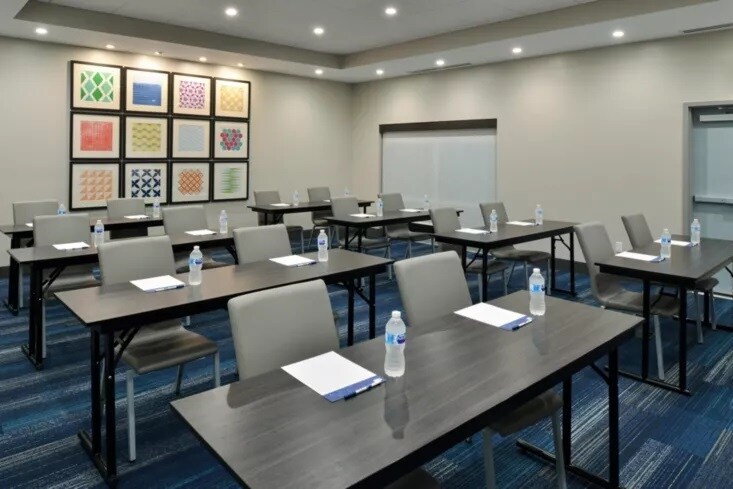 More Photos Of 2776 Destination Pky, Orlando Hotel For Sale