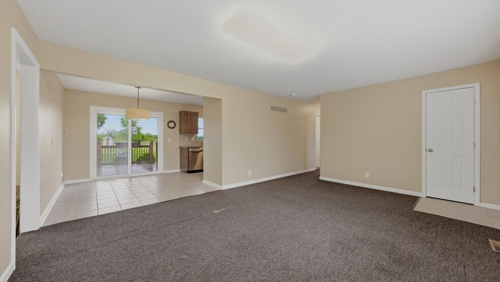 More Photos Of 2450 NW Lowenstein Dr, Lee's Summit Flex For Sale