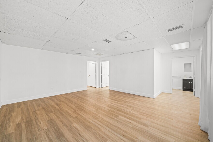 More Photos Of 5135 69th St, Lubbock Freestanding For Lease