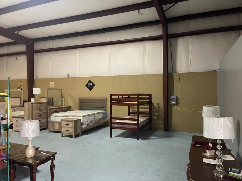 More Photos Of 461 W Gulf Bank Rd, Houston General Retail For Lease