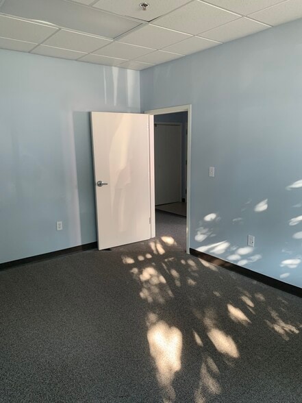 More Photos Of 203 Oakside Ln, Canton Medical For Sale