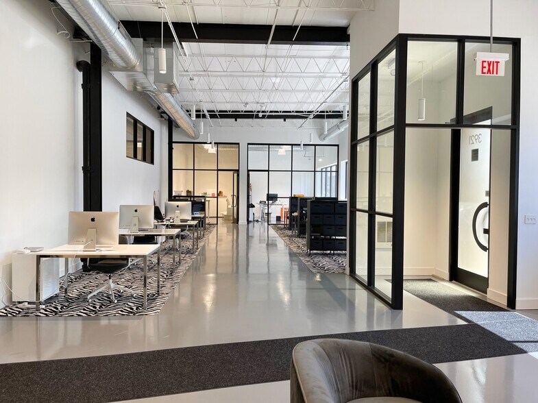 More Photos Of 3921-3925 N Elston Ave, Chicago Light Distribution For Sale