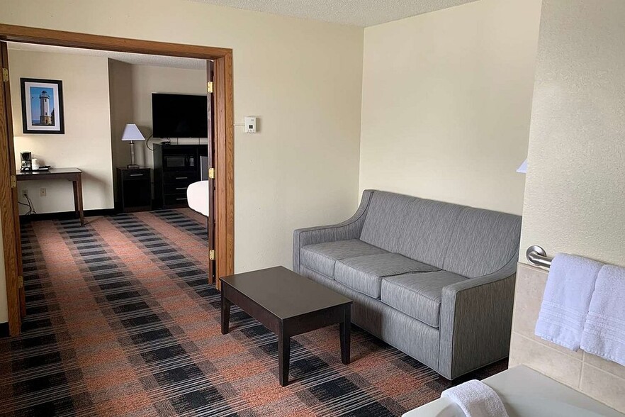 More Photos Of 5 Gateway Dr, Waupun Hotel For Sale