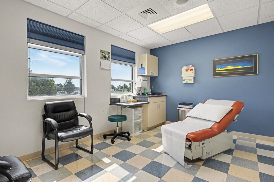 More Photos Of 2801 Leonard Dr, Valparaiso Medical For Sale