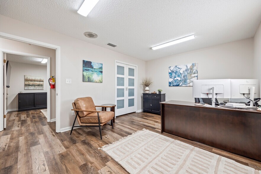More Photos Of 439 SW Main Blvd, Lake City Office For Lease