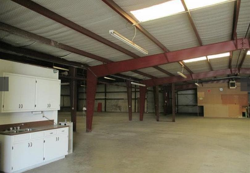 More Photos Of 440 N Broadway St, Joshua Manufacturing For Lease