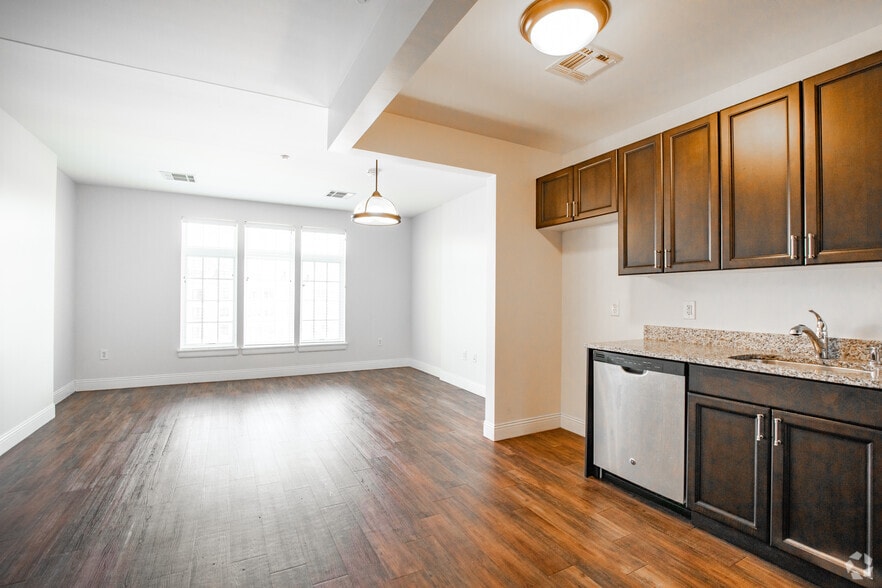 More Photos Of 10-40 Station Dr, Wyandanch Apartments For Lease